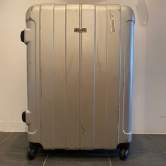 スーツケースあげます。