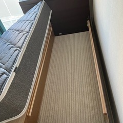 セミダブル　マットレス、ベッドフレームセット　値段交渉可能　8ヶ月使用〆切8/15