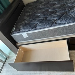 セミダブル　マットレス、ベッドフレームセット　値段交渉可能　8ヶ月使用〆切8/15