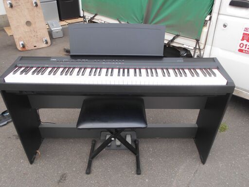 ★中古美品★2013年製・YAMAHA/ヤマハ・電子ピアノP-105・スタイリッシュタイプ・鍵盤数88・譜面立て付き・イス付