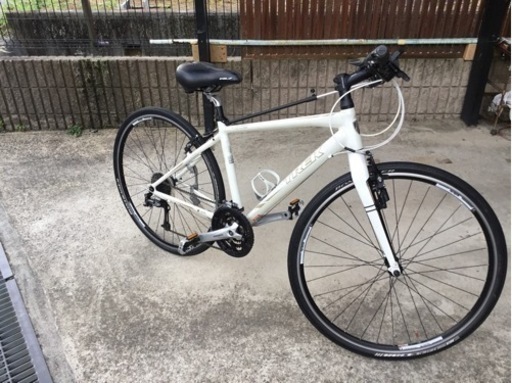 TRECのクロスバイクです