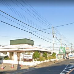 駅スグ‼貸店舗✨商業施設エリア内、通行量の多い県道に面しています...