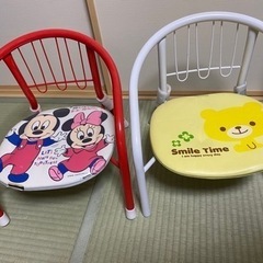 子供用椅子2個　