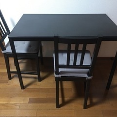 IKEAの机ダイニングテーブル　譲ります(机1つと椅子2個)