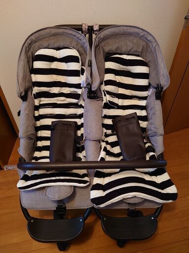 双子ちゃんご家族必見！】Combi回転式チャイルドシート