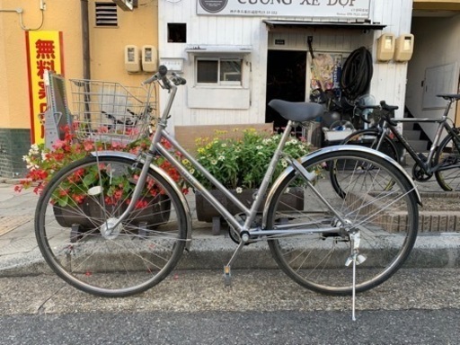 MARUSHI 美品　ママチャリ　２７インチ　3変速　カギ付きシルバー　自動ライト　首　ロックあり