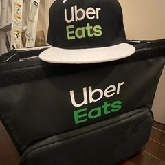ウーバーイーツ　Uber eats バックと帽子