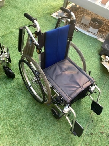 折りたたみ車椅子　肘置き足置き取り外し可能 折りたたみ車椅子 肘置き足置き取り外し可能