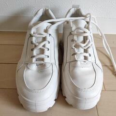 真っ白の厚底靴23cm