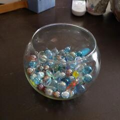 ガラス鉢とビー玉
