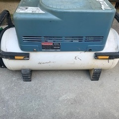 ジャンク Makita マキタ エアコンプレッサー AC1231