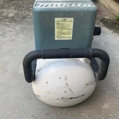 ジャンク Makita マキタ エアコンプレッサー AC1231