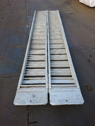 昭和アルミブリッジ　2本　約384cm×47ｃｍ×11ｃｍ 2t 歩み板　はしご　ラダー　重機　農機等 　ユンボ