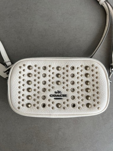 COACH スタッズ　ミニ　ショルダーバッグ　レディース