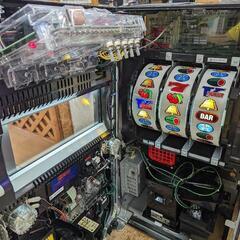 パチスロ実機 サンダーＶリボルト コイン不要機  ID：126-011195-105