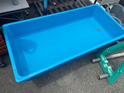 FRP水槽　1350×650 水漏れ無し　中古