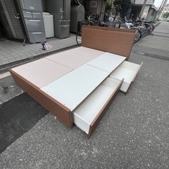 ダブルベッド㊗️マット付き?配達可能