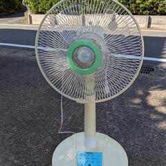 扇風機（５枚羽）色あせありますが、元気です。