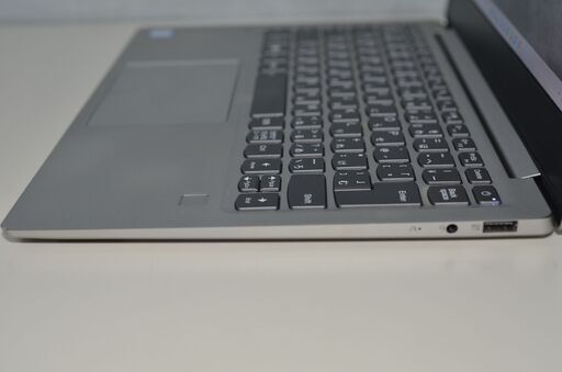 中古美品 最新Windows11+office 爆速SSD256GB LENOVO Ideapad 720S