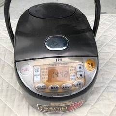 大幅値下げ致しました美品炊飯器　ZOJIRUSHI NP-VD10