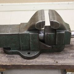 ナベヤ 万力　100ｍｍ バイス 卓上万力 N.B.K (HD1315sxwY) ナベヤ 万力 100mm バイス 卓上万力 N.B.K (HD1315sxwY)