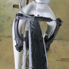 C111★17000円スタート★整備済み スポーツ中古自転車 【クロスバイク　CHEVROLET　白　26インチ】