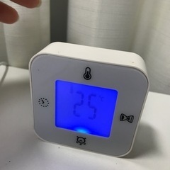 置き時計　ミニサイズ　ホワイト　アラーム　温度計　タイマー　4役