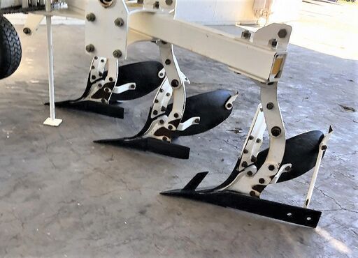 SOLD OUT】【引き取り限定】 三重県津市発 スガノ農機 3連 プラウ OS