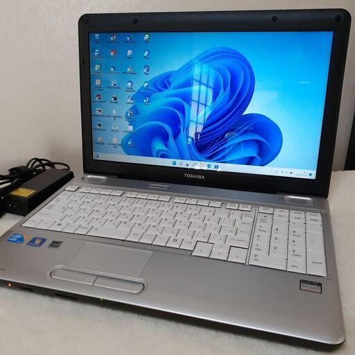 【取引中です】TOSHIBA　dynabook　SSD搭載　i3　15インチ　Wi-Fi　マルチ　テンキー付き　Windows11