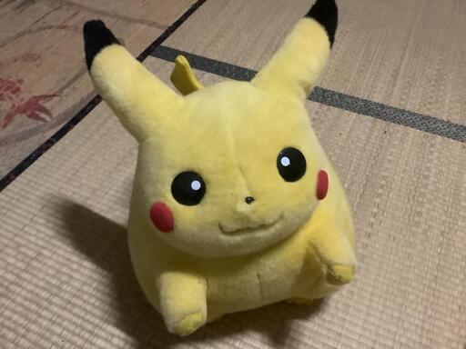 ピカチュウぬいぐるみ