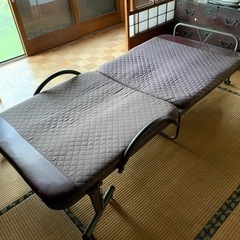 折り畳みベッド(背もたれ調節可能)