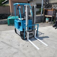 ★TOYOTA　フォークリフト　トヨタバッテリー車　900kg　格安配送　中古美品★実働