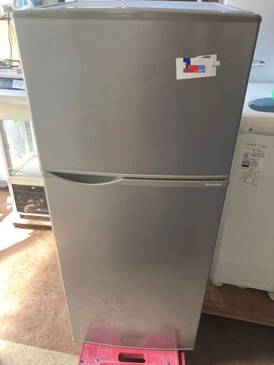 ☆中古￥10,800！【会員価格￥8,000】SHARP　118㍑2ドア冷蔵庫　家電　2018年製　SJ-H112D-S型　幅48cmｘ奥行53cmｘ高さ116cm　【BG225】