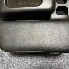 ハイエースワイド　センターコンソール肘置き