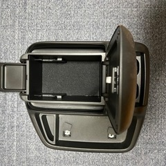 ハイエースワイド　センターコンソール肘置き