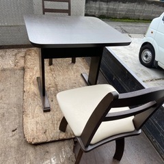 テーブル　椅子二脚セット