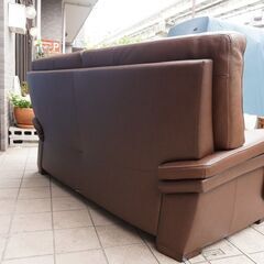 人気のkarimoku(カリモク家具)より本革を使用したZT86 2人掛けソファーです！ハイバックタイプのゆったりとしたシートの2Pソファ。上品なデザインのレザーラブソファーです♪CG326