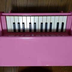 幼児向け電子ピアノ差し上げます。