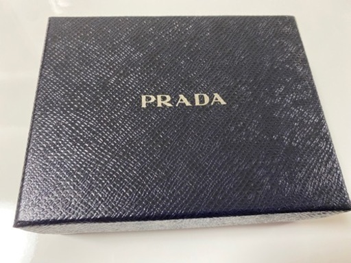 PRADA 折りたたみ財布