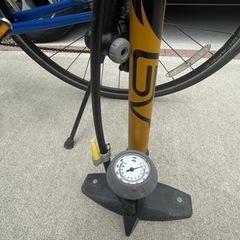 【値下げしました】自転車 クロスバイク ジャイアント Giant R3 空気入れ付き