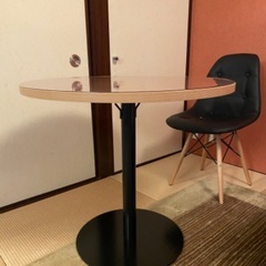 無料⭐︎丸型テーブル&椅子