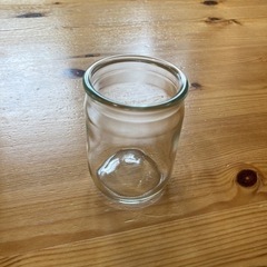 小さな丸いガラス瓶