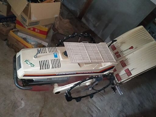 その他 父親が使っていた農機具(2条植の田植え機です)