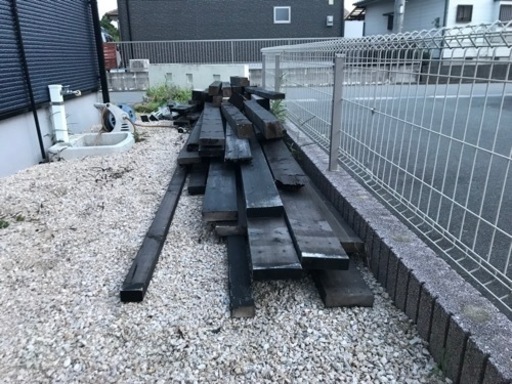 ウッドデッキをバラした際の 木材です。