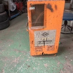 溶接機　クーラー屋さんが、便利だと思います