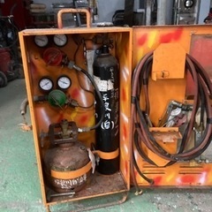 溶接機　クーラー屋さんが、便利だと思います