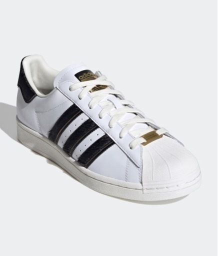 adidas スニーカー