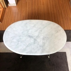 大理石風　テーブルの画像