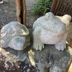 亀と蛙の石像