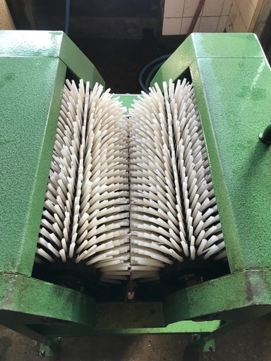 ちくし号大根洗浄機（1本洗い）